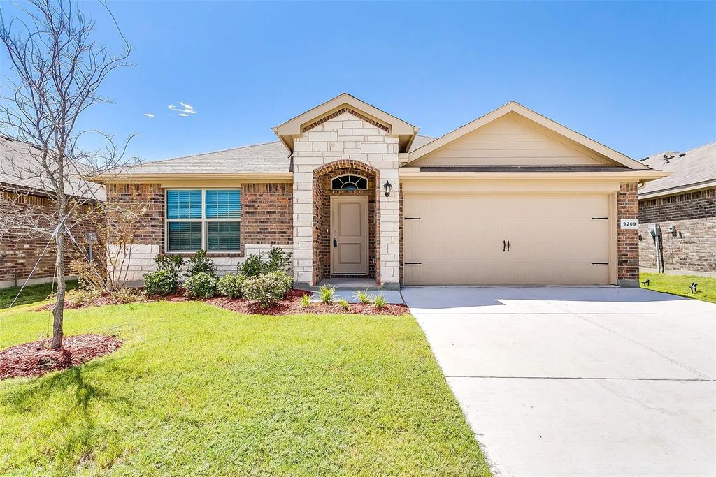 9209 Herringbone Drive, Fort Worth
