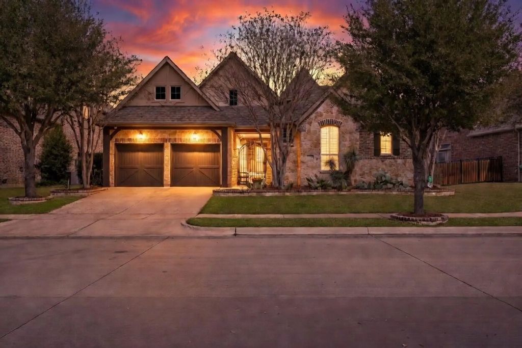 1125 Blue Lake Boulevard, Arlington