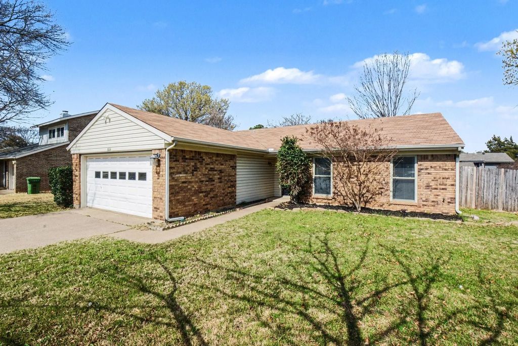 1024 S Riverside Drive, Grapevine