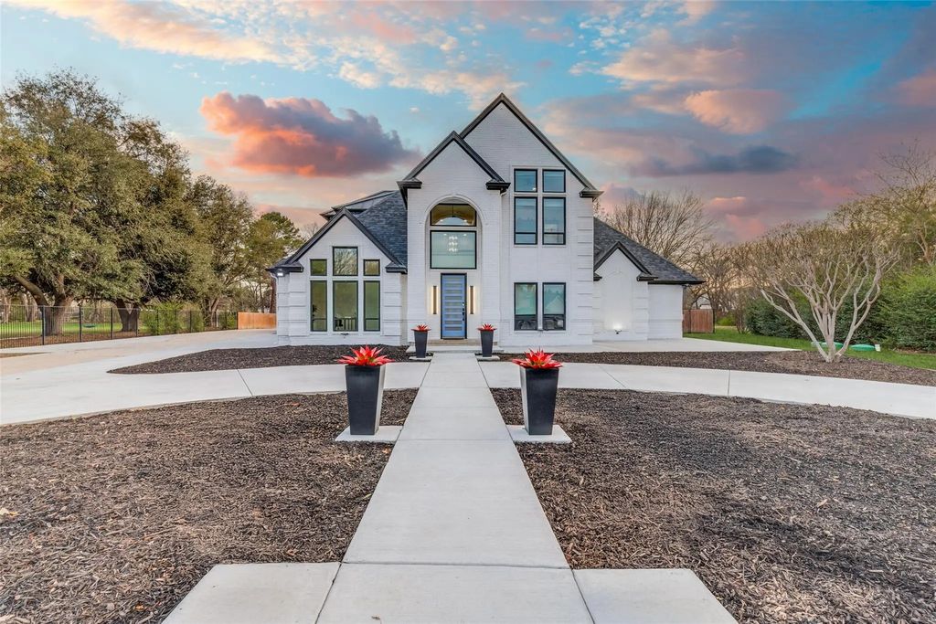 417 Ravenaux Drive, Southlake