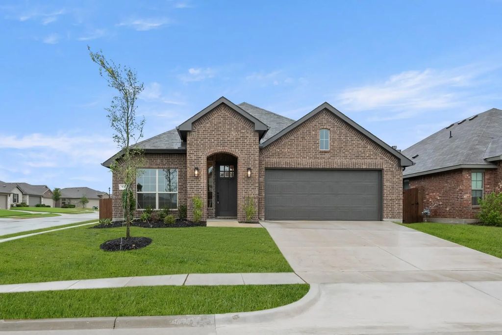 930 Madeline Lane, Cleburne