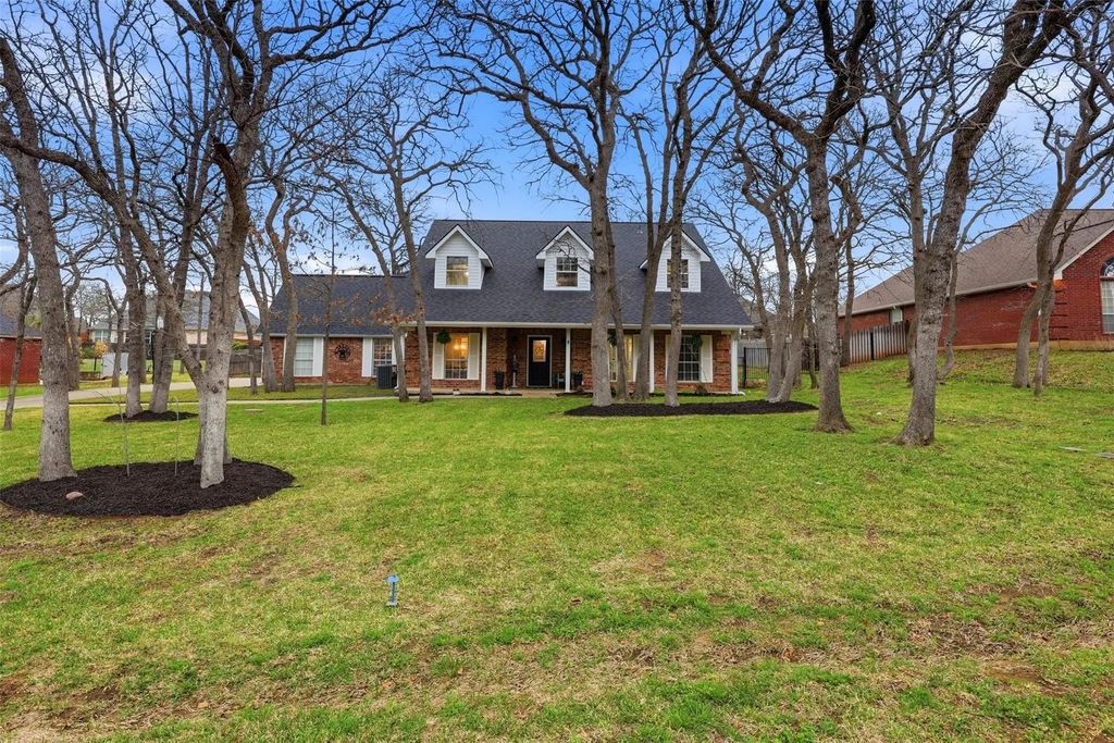 111 Hillside Drive E, Burleson