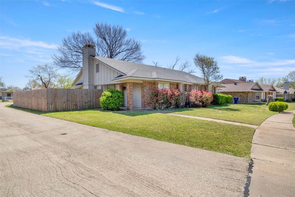116 Kings Row, Garland