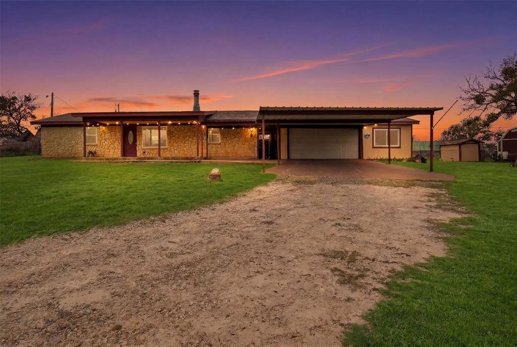 2318 Poco Court, Granbury