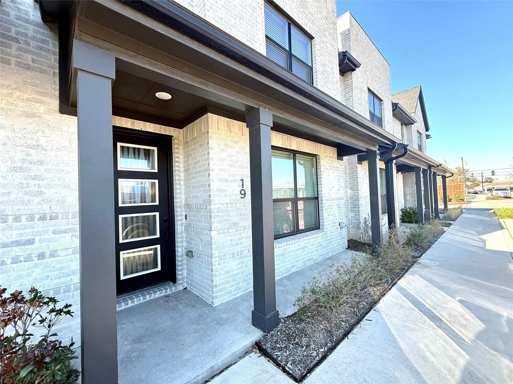 12895 Red Hawk Drive 19, Farmers Branch