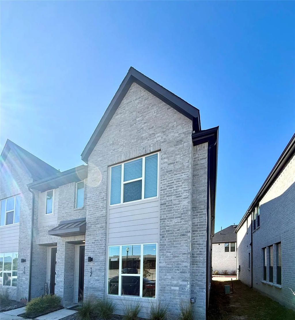 12895 Raven Way 17, Farmers Branch