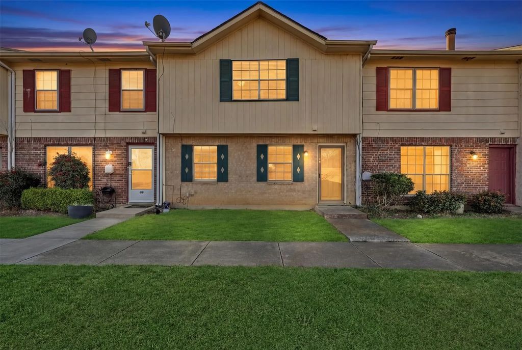 18 E Mountain Lane, Grand Prairie