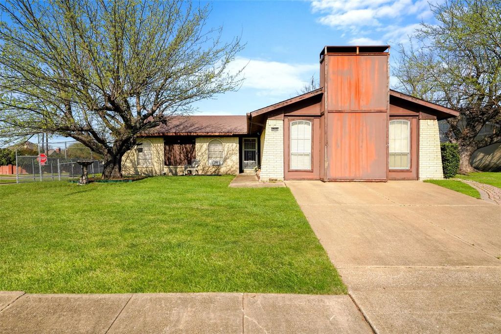 5202 Chestnut Place, Garland