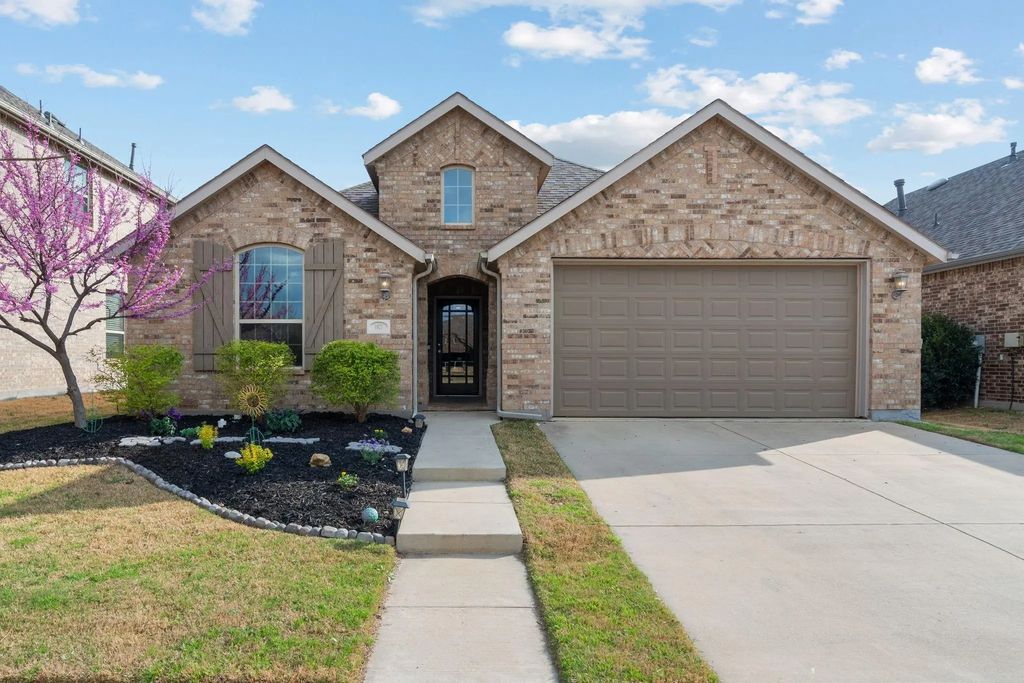 1821 Waxwing Trail, Argyle
