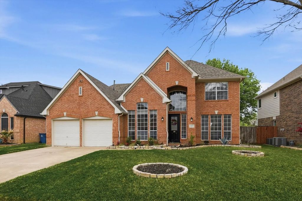 1904 N Port Court, Grapevine