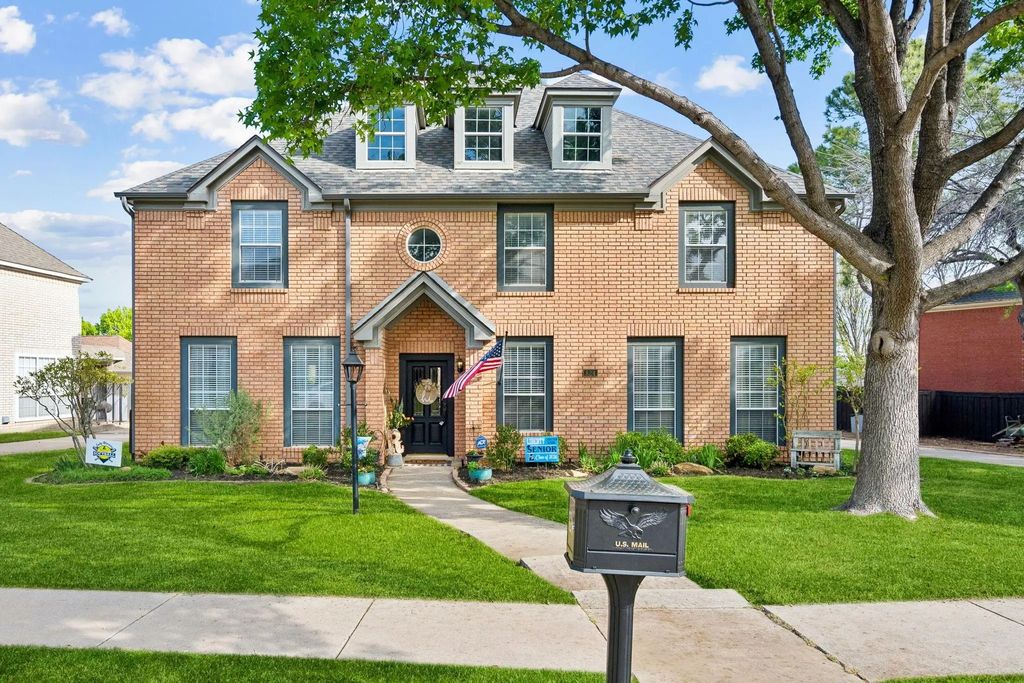 824 Lochmoor Lane, Highland Village