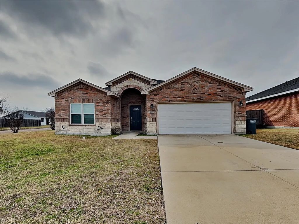 1002 Woodcrest Drive, Lancaster