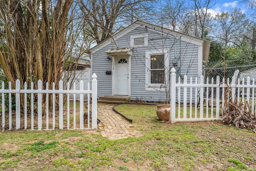 312 E Murchison Street, Palestine