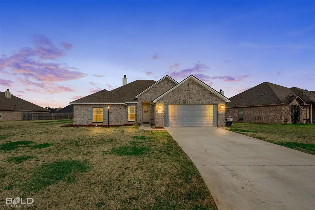 614 Aubrey Walk, Haughton