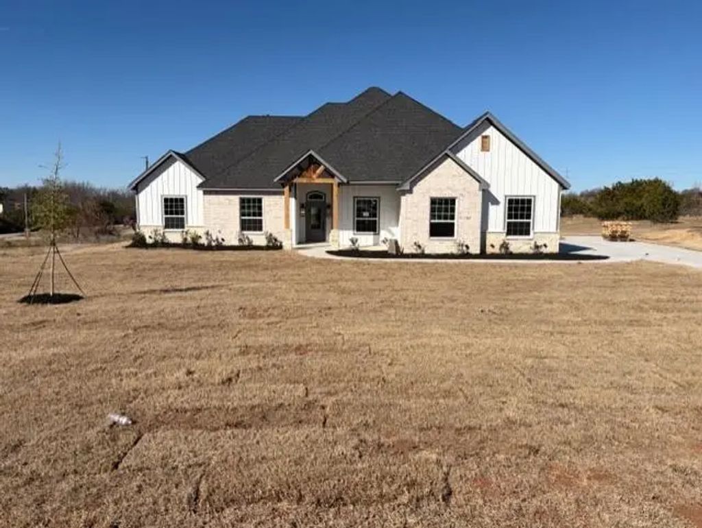 202 Coalson Crossing, Azle