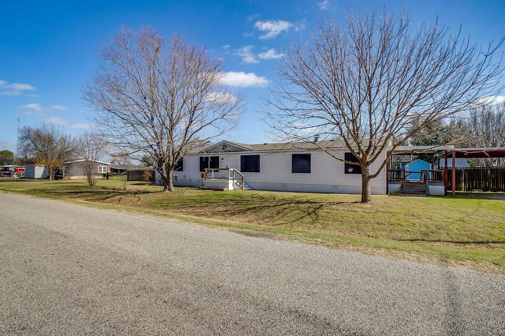 646 Whisperview Circle, Granbury