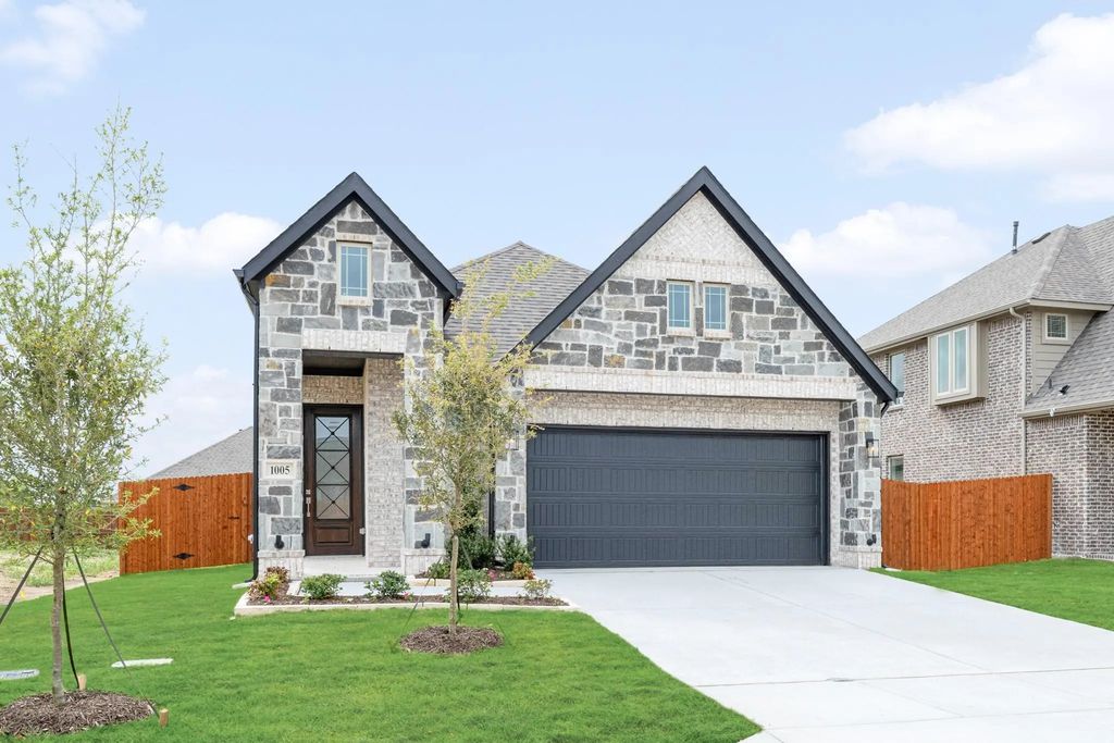 1005 River Oaks Drive, Godley
