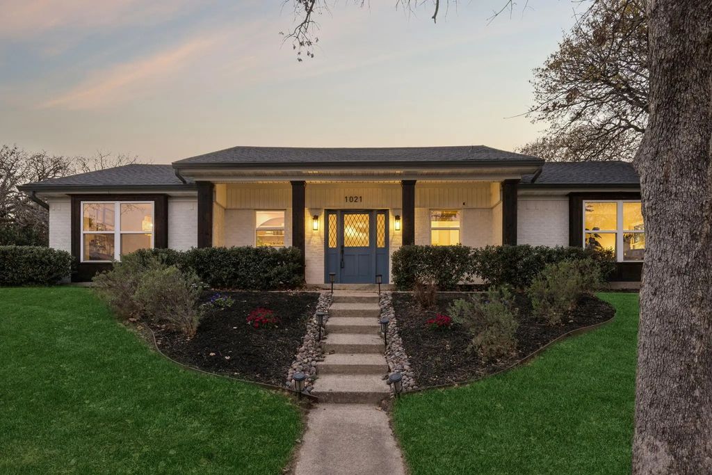 1021 Oakwood Drive, Keller