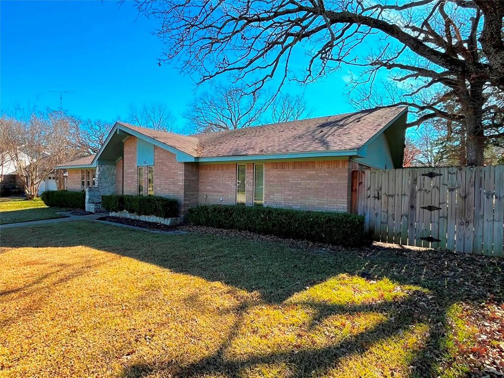 15 Post Oak Trail, Greenville