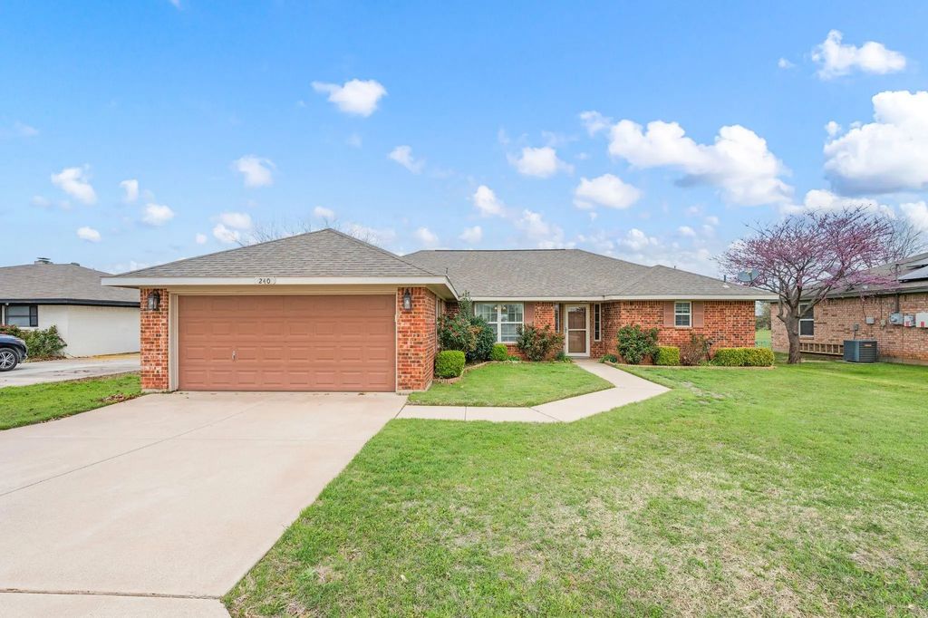 240 Half Moon Way, Runaway Bay