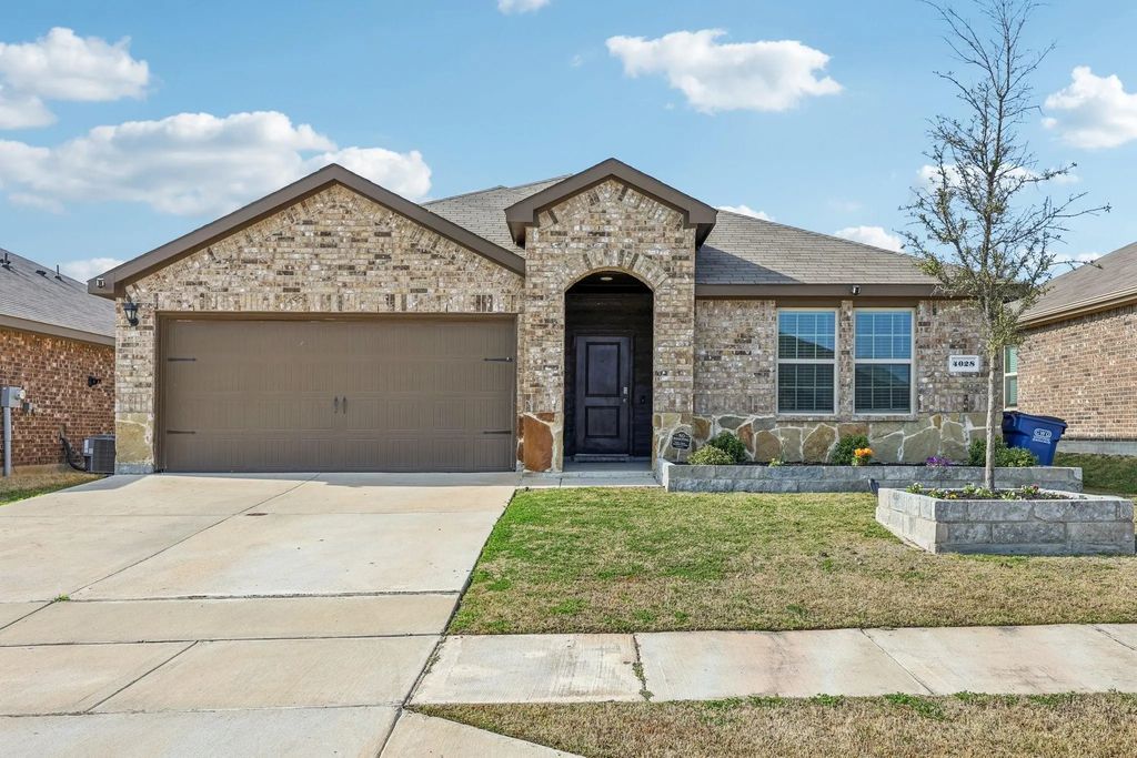 4028 Black Canyon Drive, Forney