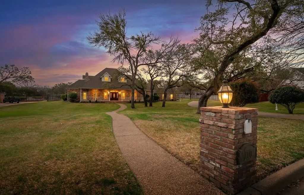 3111 Rockbridge Road, Waco