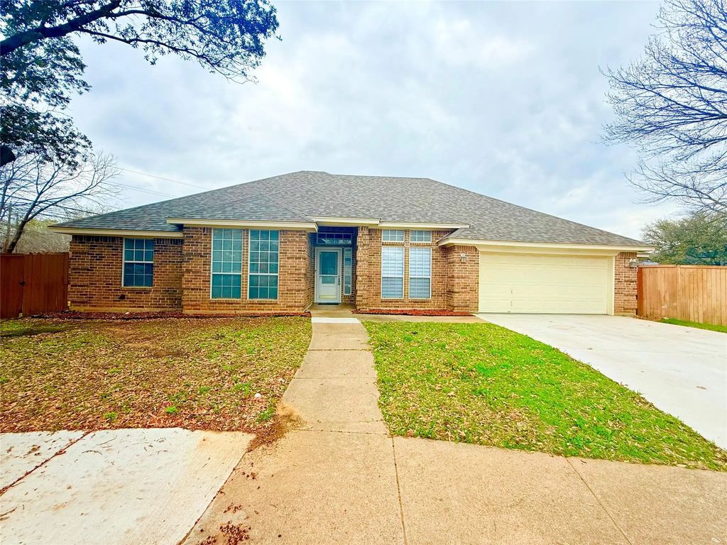 2201 Greendale Court, Bedford