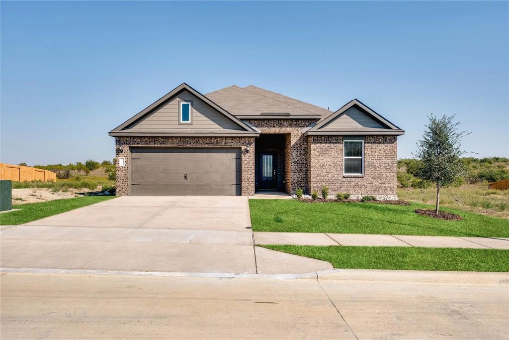 905 Cawthorne Trail, Fort Worth