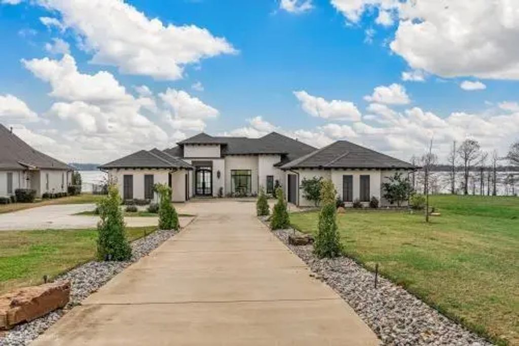 5793 Cross Lake Point Drive, Shreveport