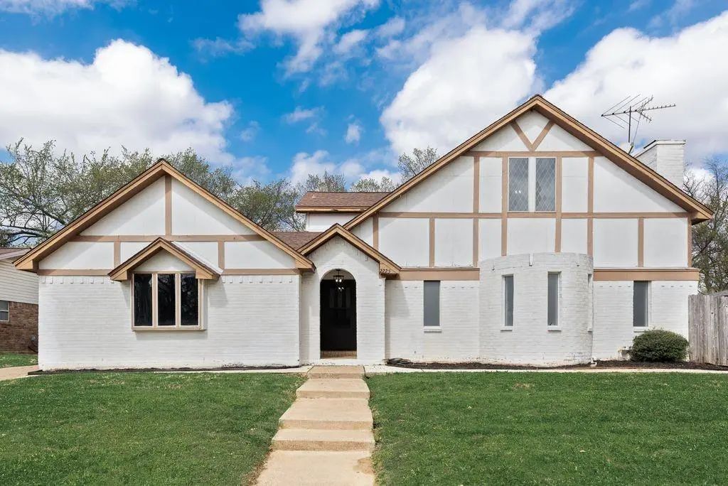 2225 Park Hill Drive, Arlington