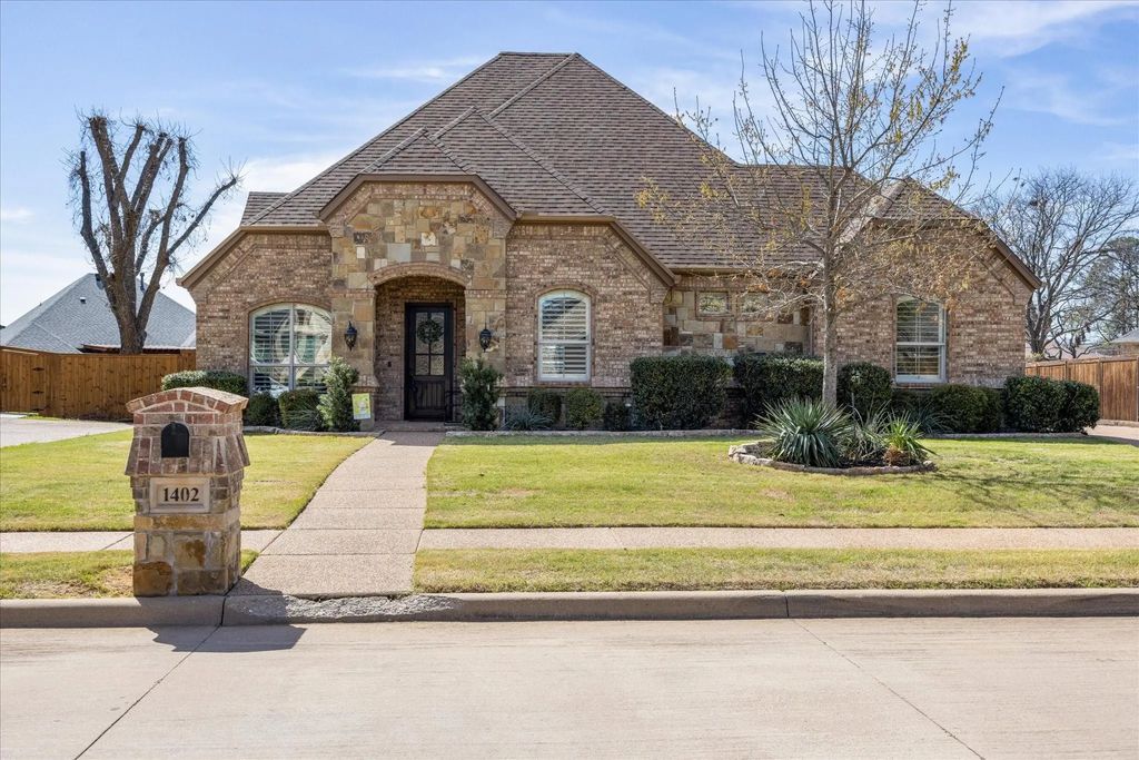 1402 Joshua Way, Granbury