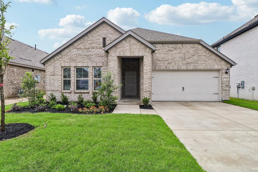 724 Grand Dale Drive, Lavon