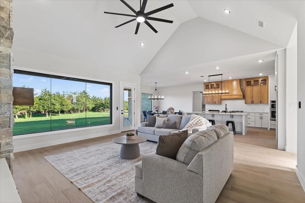 325 Soto Drive, Celeste