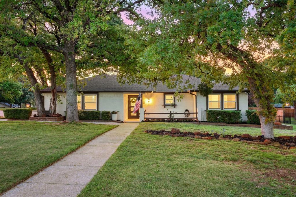 728 Cimarron Trail, Southlake