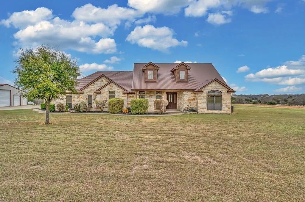 1609 Southern View, Lorena