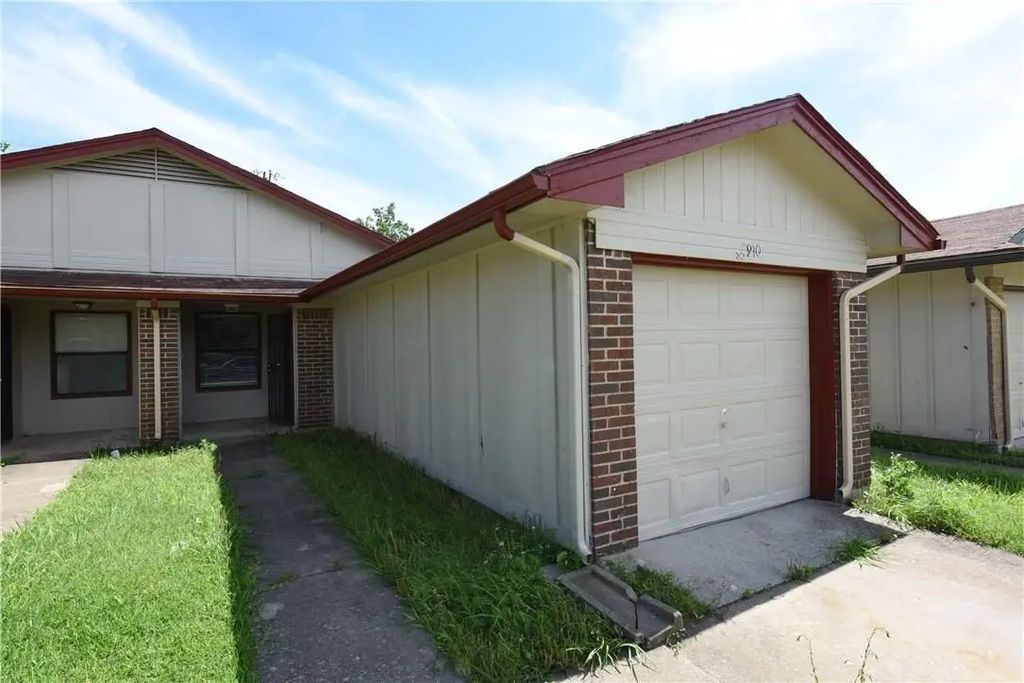 8910-8912 Greenmound Avenue, Dallas