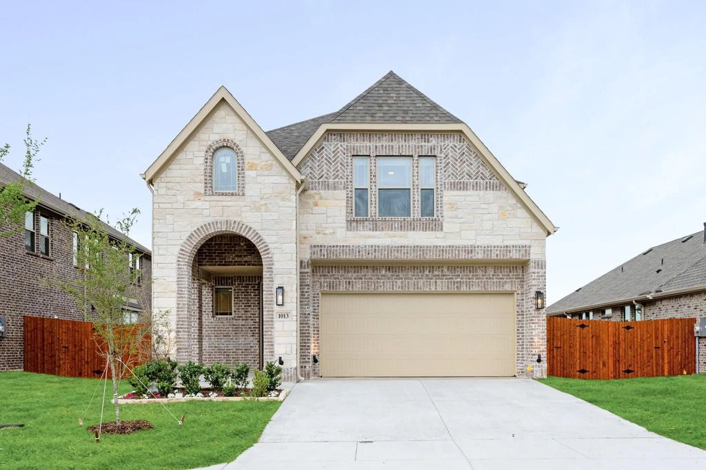 1013 River Oaks Drive, Godley