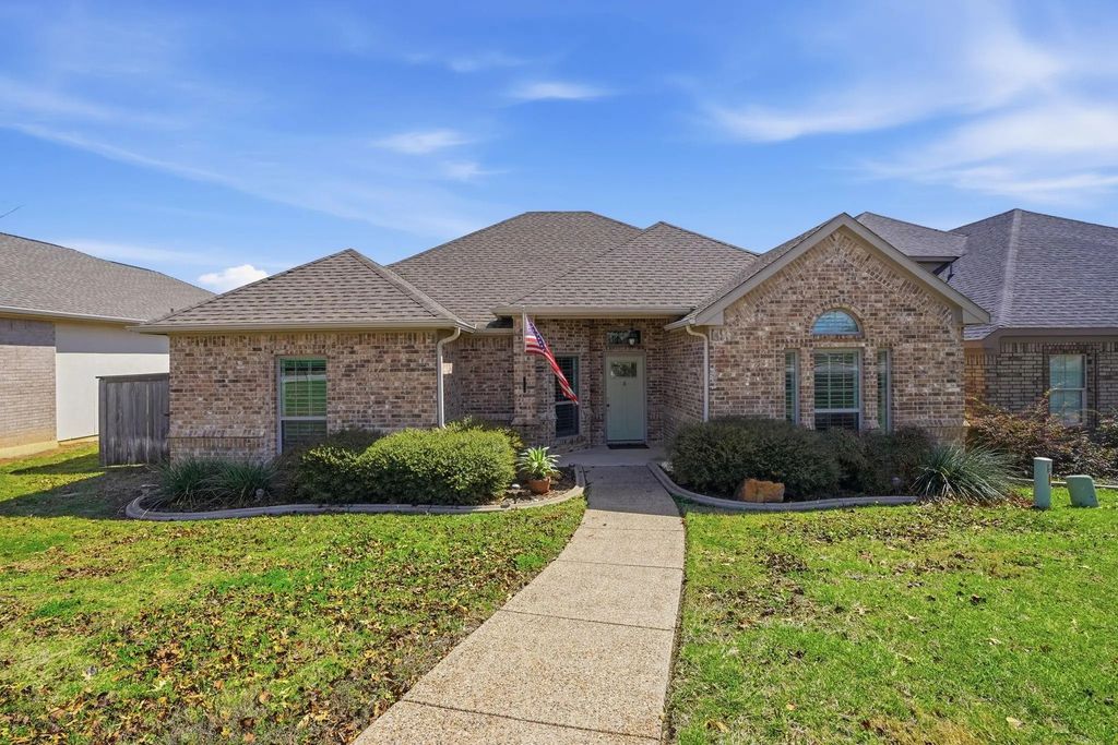 9504 Landing Way, Fort Worth