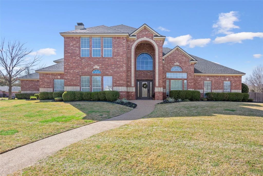 319 Winding Creek Lane, Waco