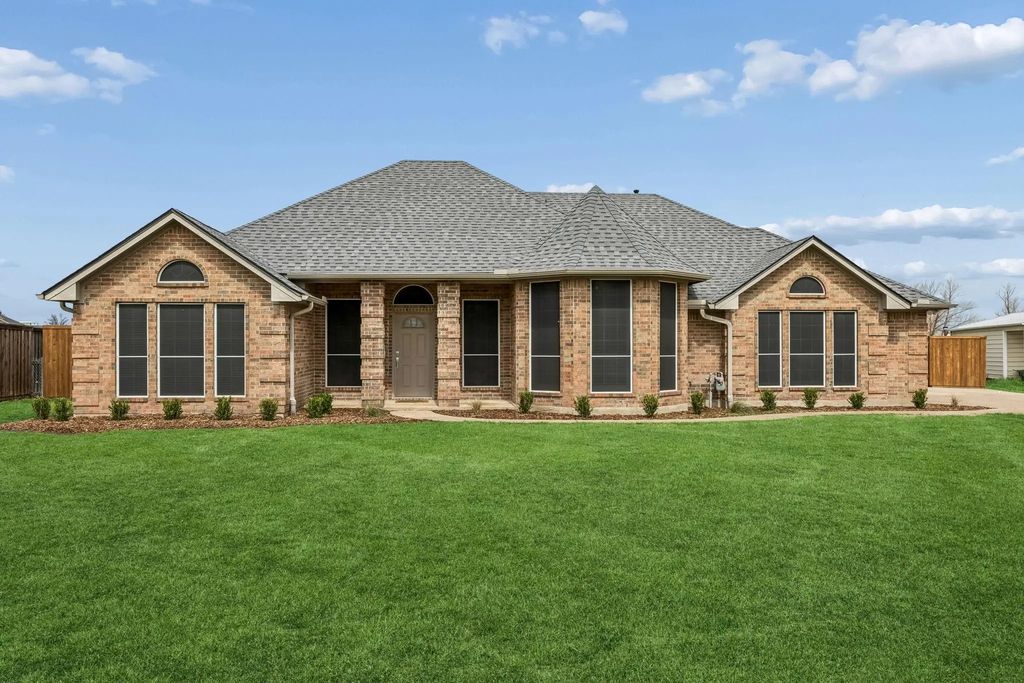 11090 Prairie Lakes Lane, Forney