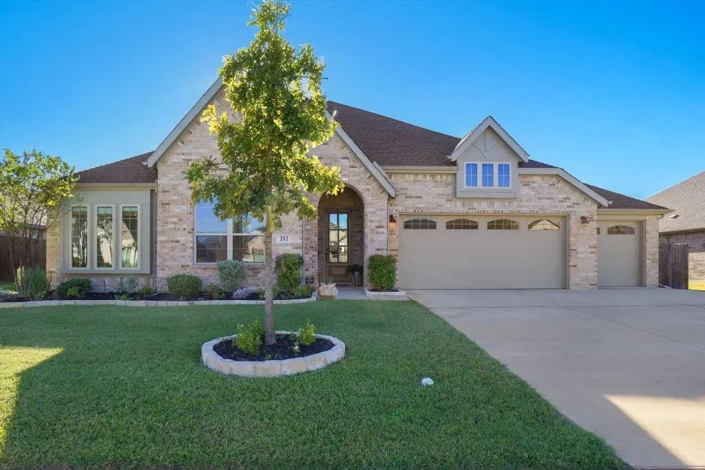 212 Lone Star Drive, Waxahachie
