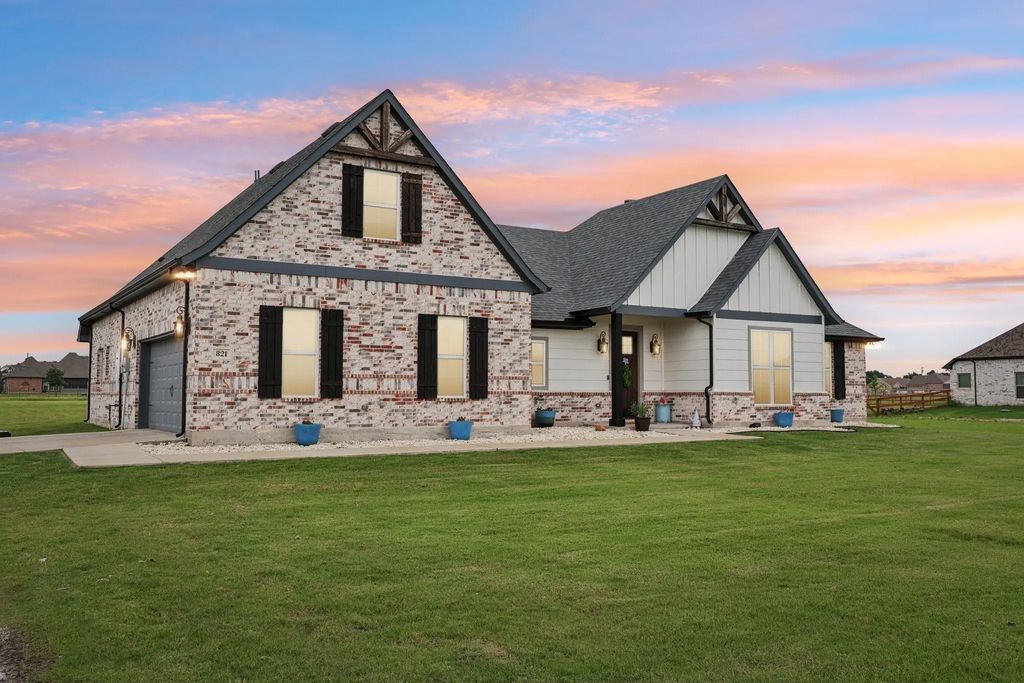 821 Cheyenne Trail, Trenton