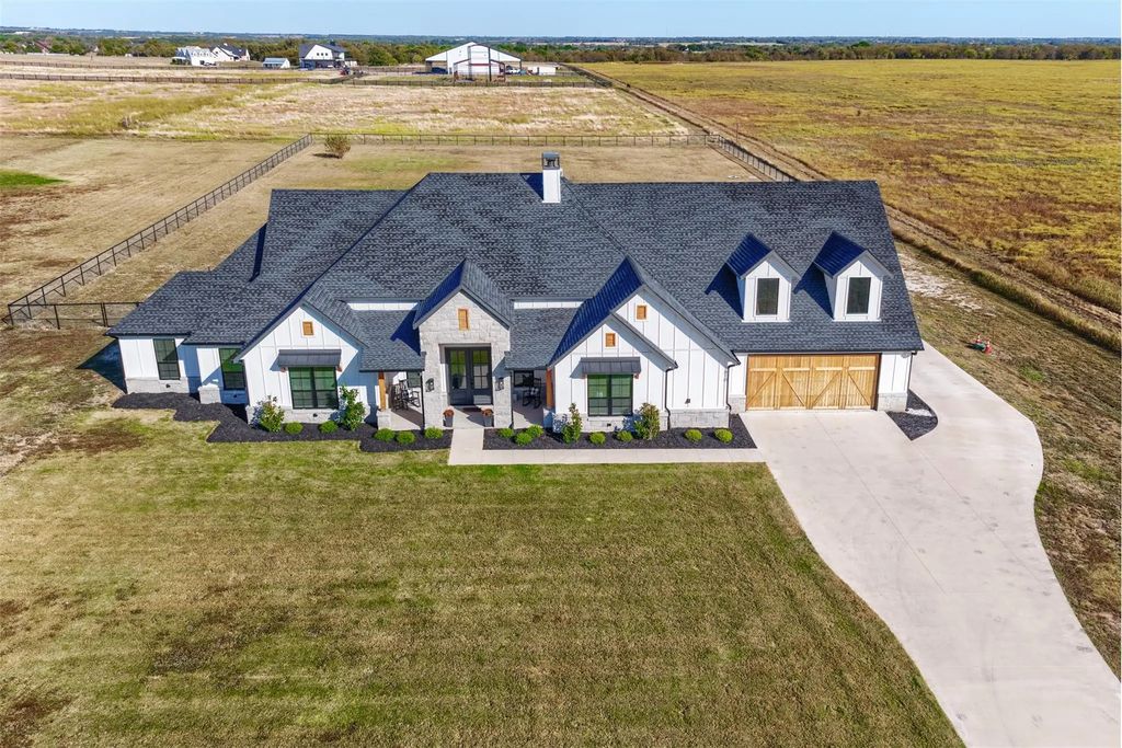 1810 Jc Maples Road, Gunter