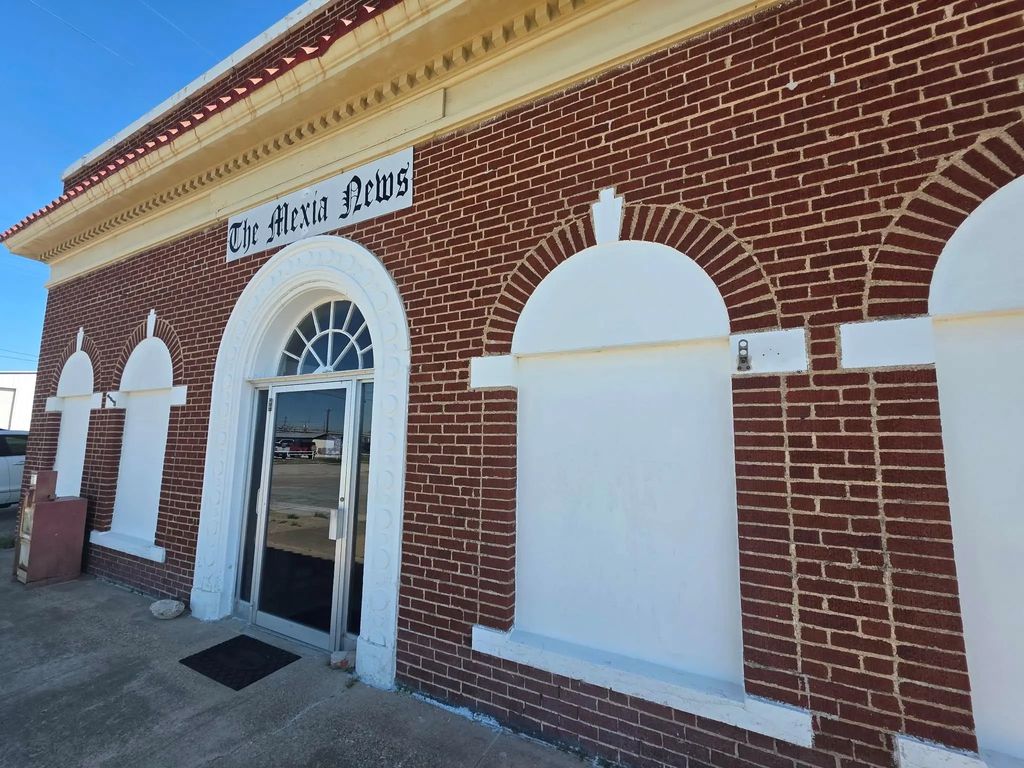 214 N Railroad Street, Mexia