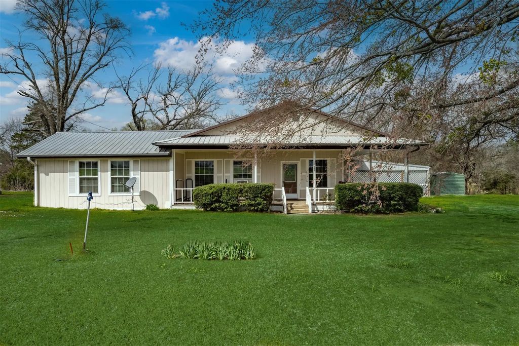 115 County Road 3100, Clarksville