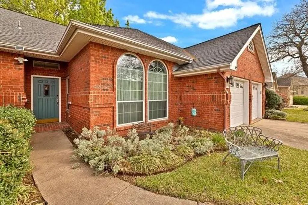 504 Anthony Drive, Euless