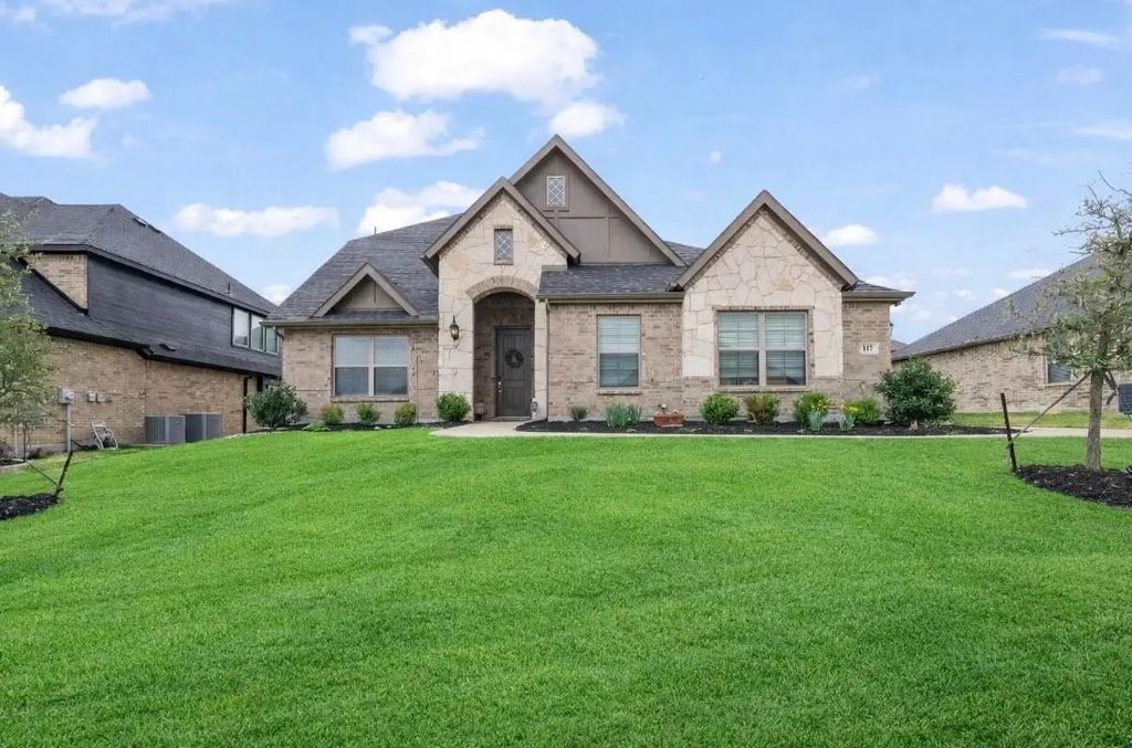 117 St Elias Drive, Burleson