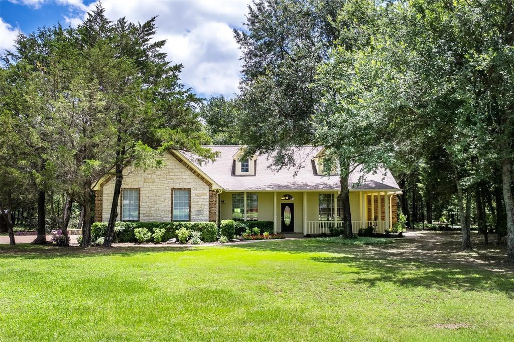 1176 Country Bend Drive, Post Oak Bend