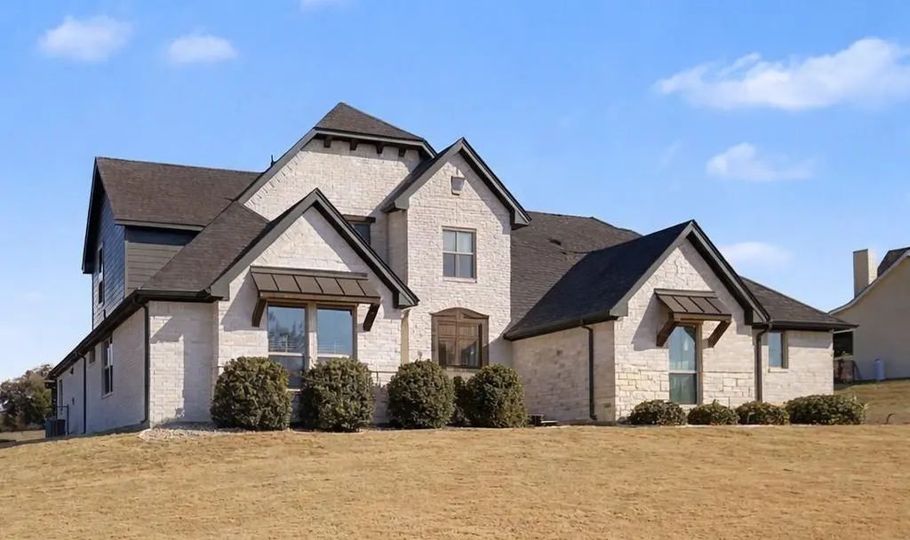 2104 Cash Point Court, Granbury
