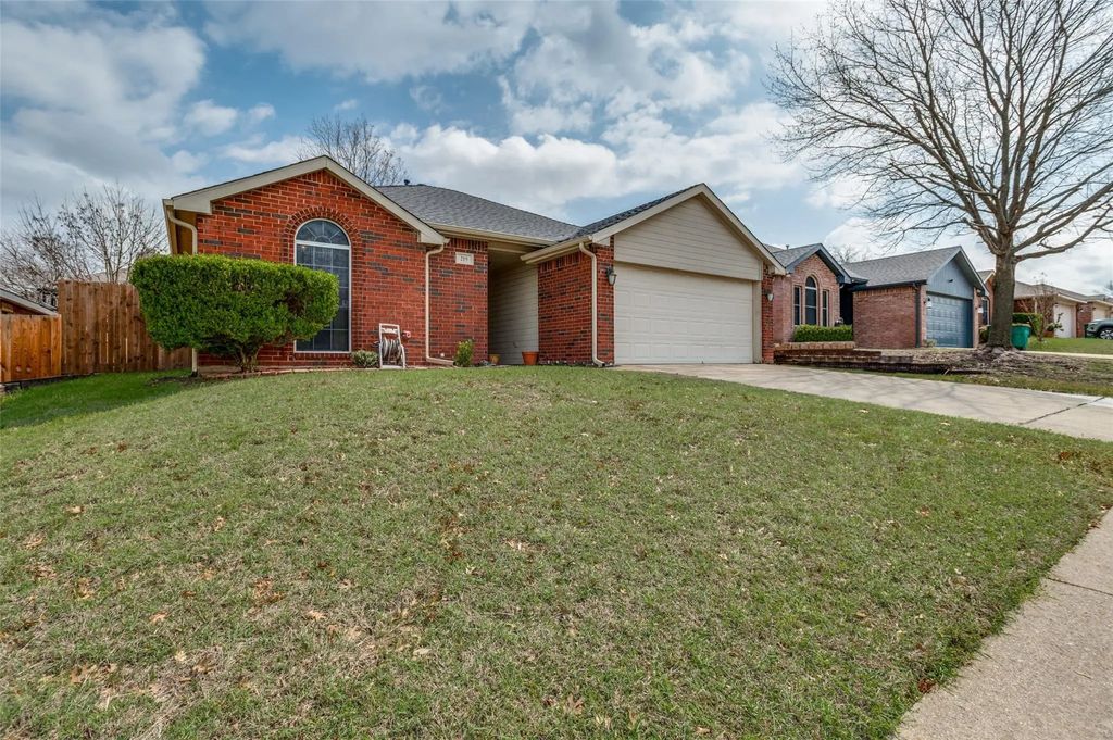 215 Cain Drive, Cedar Hill
